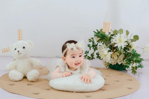 沈丘宝宝三个月翻身