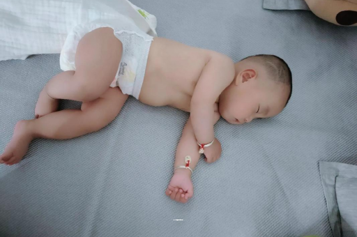 沈丘几个月宝宝会抬头